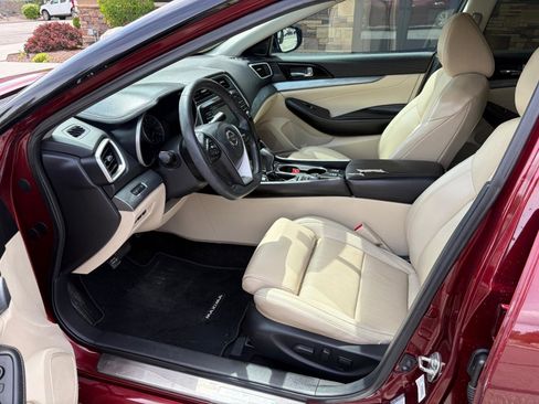 Used 2016 Nissan Maxima 3.5 SL w/ Interior Lighting Package FWD image 4