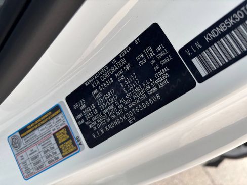 Used 2026 Kia Carnival FWD image 28