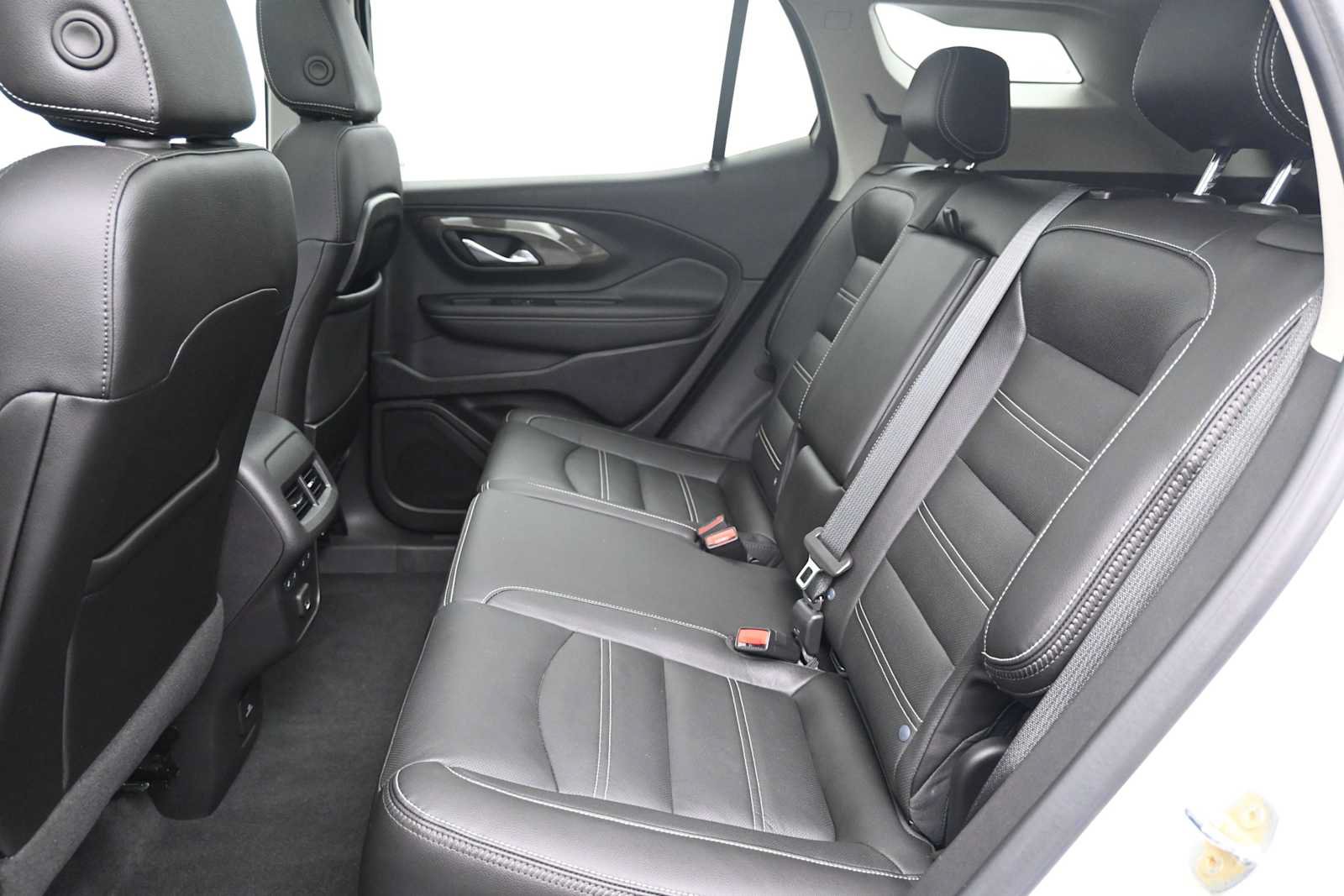 Used 2024 GMC Terrain Denali w/ Denali Premium Package AWD/4WD image 13