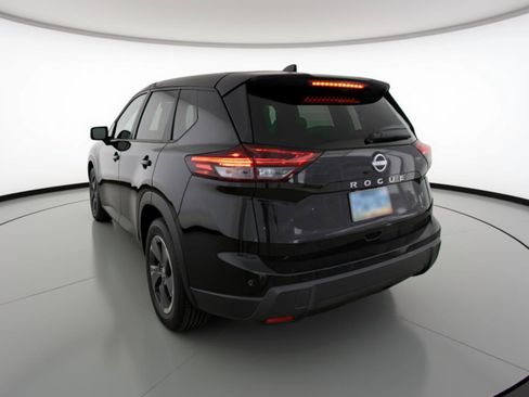 Used 2025 Nissan Rogue SV image 6