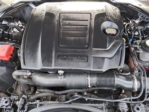 Used 2018 Jaguar XE Prestige image 32