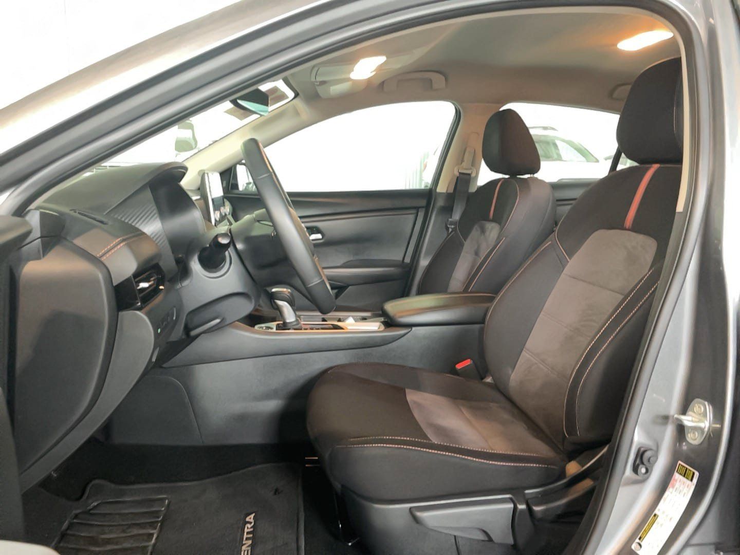Used 2023 Nissan Sentra SR w/ Electronics Package FWD image 18
