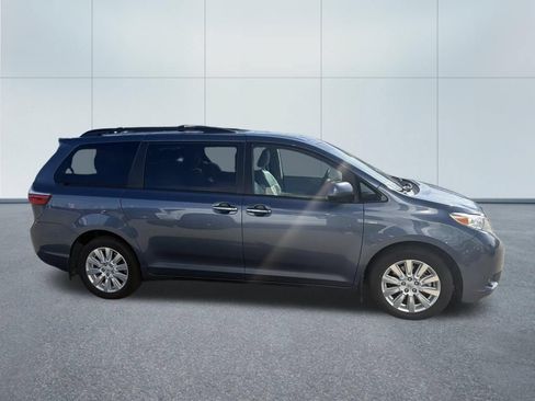 Used 2017 Toyota Sienna XLE Premium w/ Outdoor Package AWD/4WD image 2