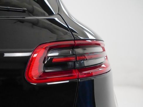 Used 2018 Porsche Macan Sport Edition image 12