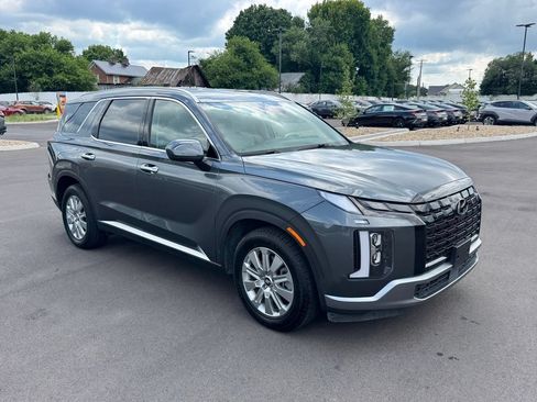 Used 2024 Hyundai Palisade SEL FWD image 2