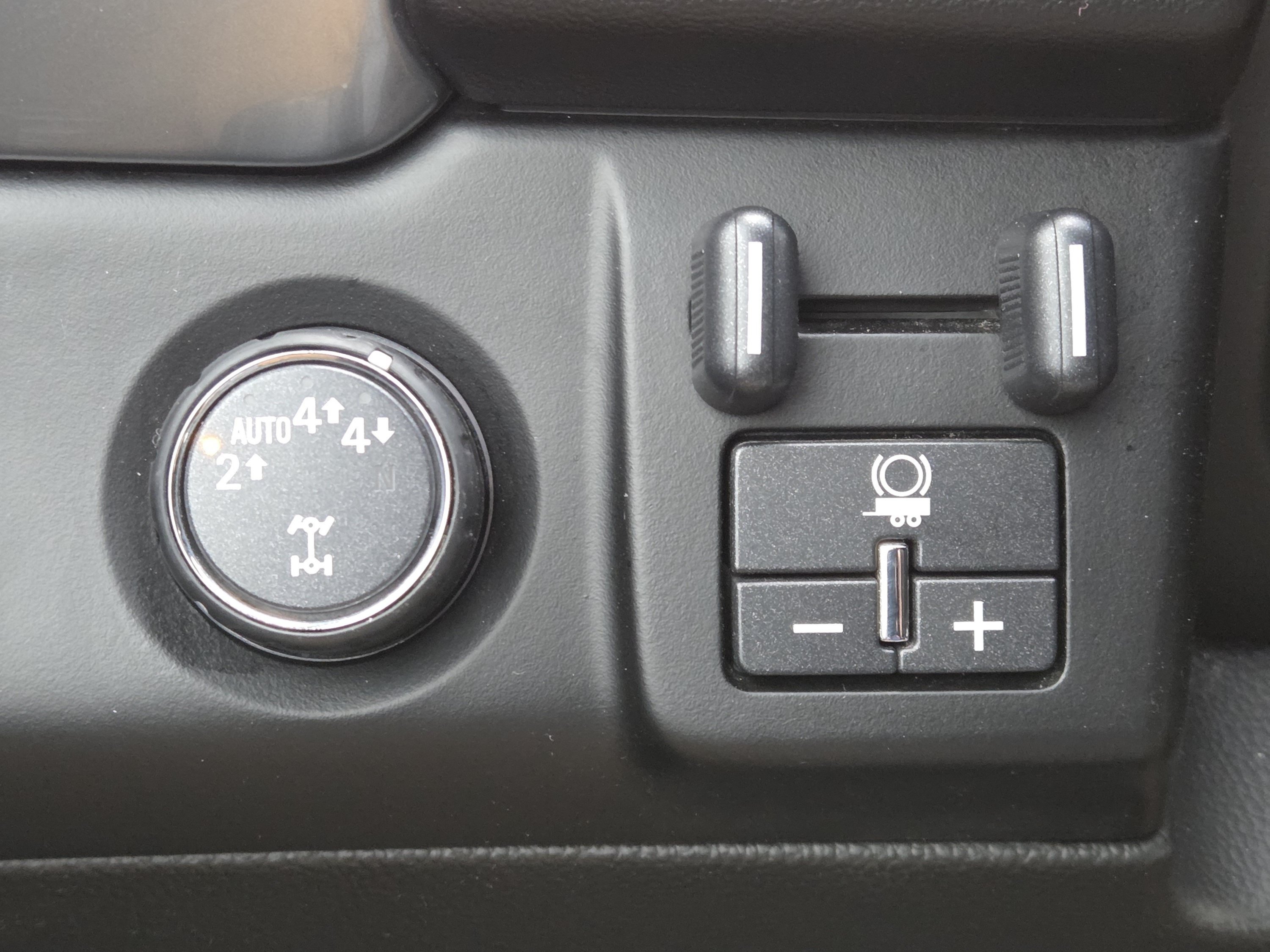 Used 2019 Chevrolet Suburban Premier AWD/4WD image 11