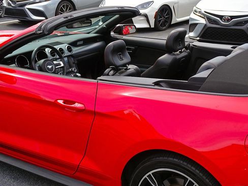 Used 2017 Ford Mustang GT Premium RWD image 20