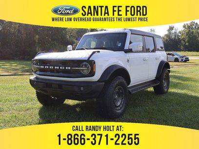 New 2025 Ford Bronco Outer Banks w/ Sasquatch Package