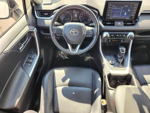 Used 2022 Toyota RAV4 XLE Premium AWD/4WD image 11
