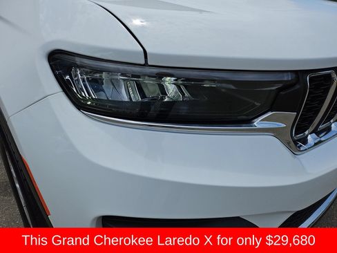 Used 2025 Jeep Grand Cherokee Laredo X w/ Luxury Tech Group I RWD image 13