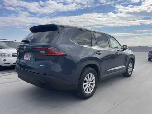 Used 2025 Toyota Grand Highlander AWD image 2