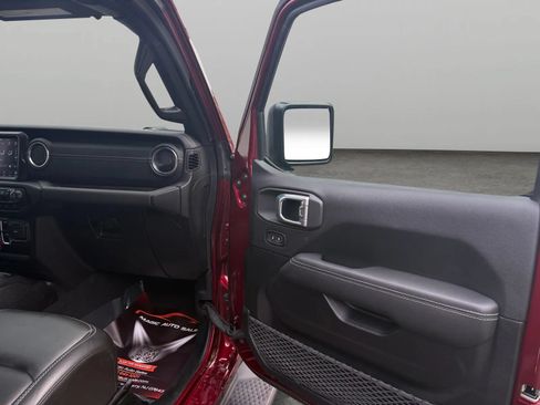 Used 2021 Jeep Wrangler Unlimited Sahara AWD/4WD image 19