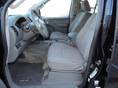 Used 2016 Nissan Frontier SV image 19