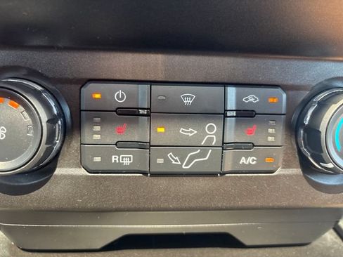 Used 2022 Ford F250 XLT w/ XLT Premium Package AWD/4WD image 30