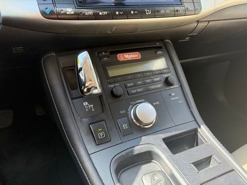 Used 2013 Lexus CT 200h image 9
