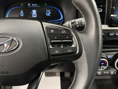 Used 2023 Hyundai Venue Limited w/ Cargo Package image 18