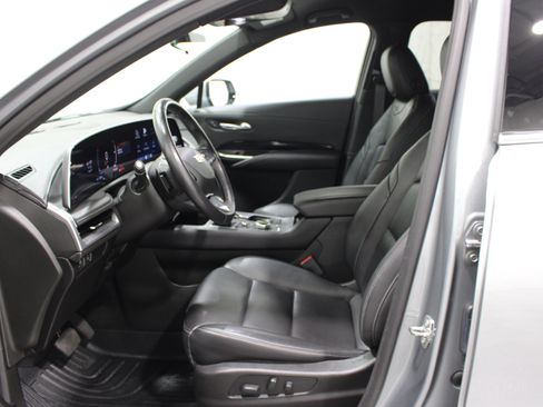 Certified 2024 Cadillac XT4 Luxury w/ Cold Weather Package FWD image 3