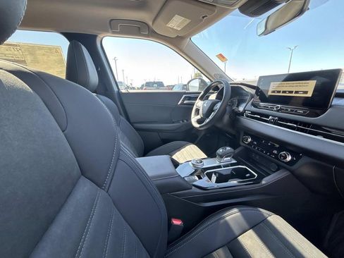 New 2026 Mitsubishi Outlander AWD image 16