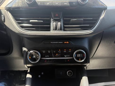 Used 2020 Ford Escape SE FWD image 32