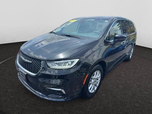 Used 2023 Chrysler Pacifica Touring-L FWD image 1