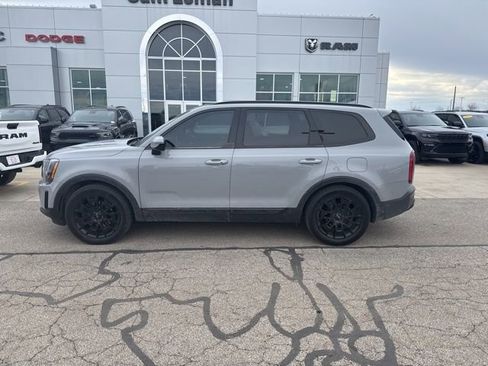 Used 2022 Kia Telluride SX w/ SX Prestige Package image 3