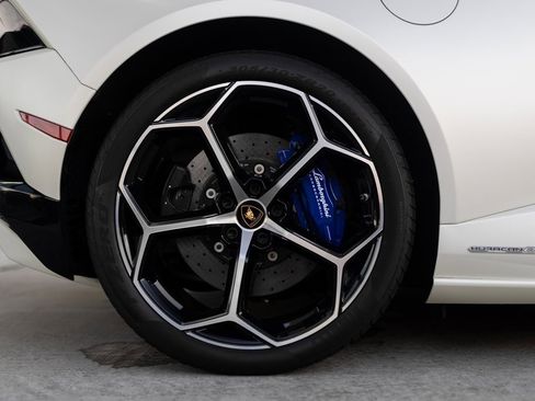 Used 2020 Lamborghini Huracan EVO image 7
