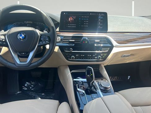 Used 2023 BMW 530e w/ Premium Package RWD image 15