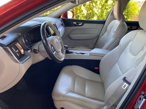 Used 2021 Volvo XC60 T5 Momentum AWD/4WD image 33