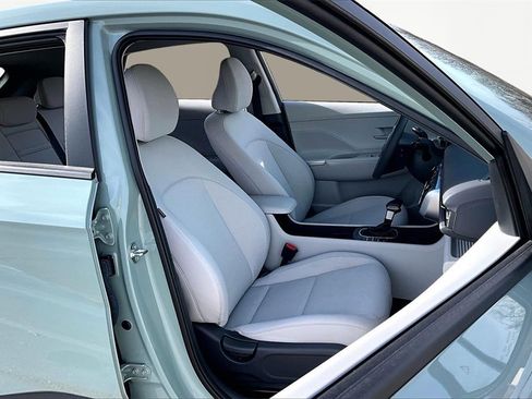 Used 2025 Hyundai Kona SE image 7