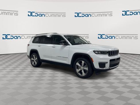 Used 2022 Jeep Grand Cherokee L Limited AWD/4WD image 2