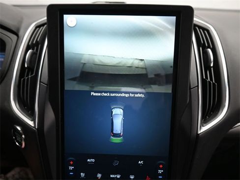 Used 2024 Ford Edge Titanium image 19