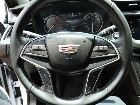 Certified 2024 Cadillac XT5 Luxury FWD image 18