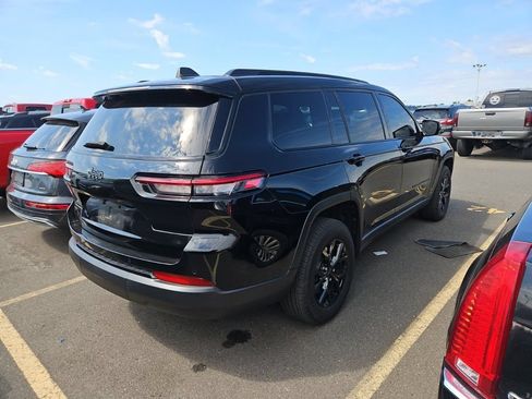 Used 2024 Jeep Grand Cherokee L Altitude AWD/4WD image 2