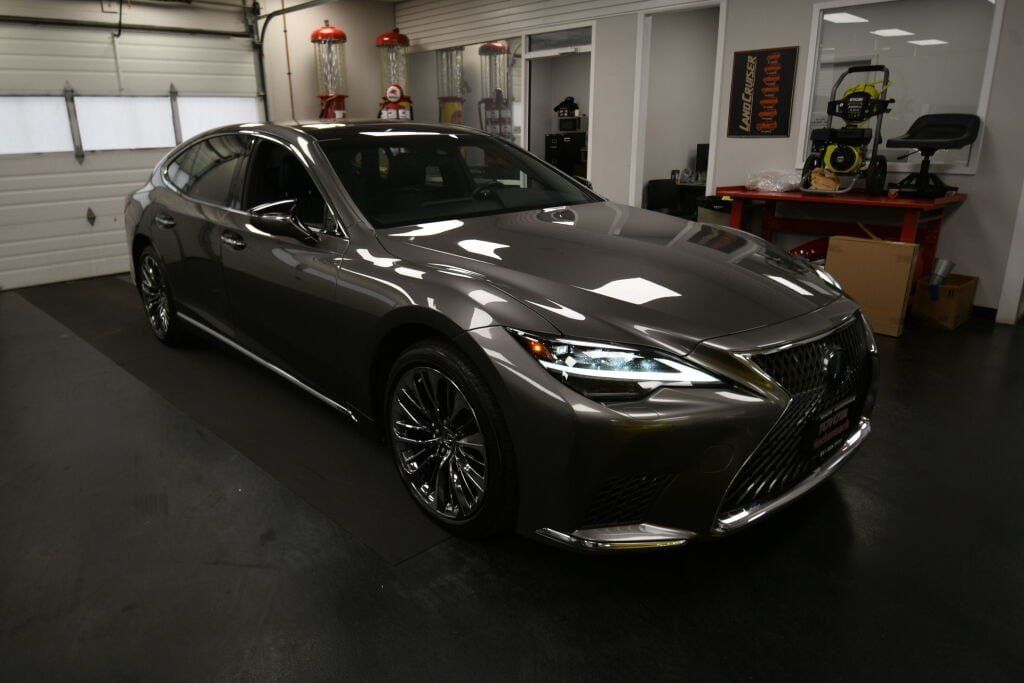Used 2023 Lexus LS 500 AWD image 2