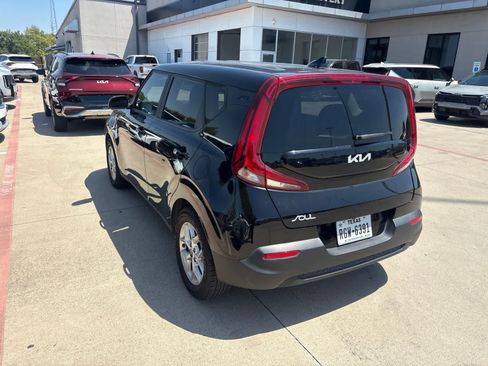 Certified 2022 Kia Soul LX w/ Technology Package FWD image 7