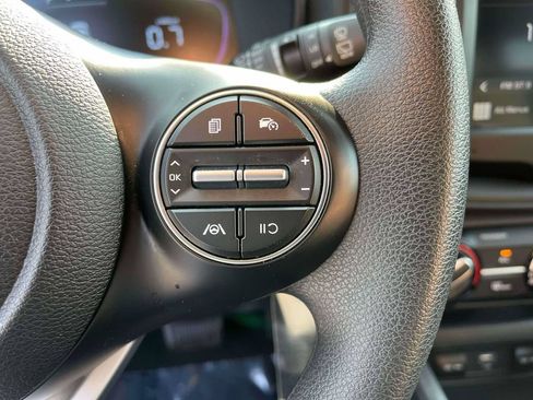 Used 2025 Kia Soul LX w/ LX Technology Package FWD image 18