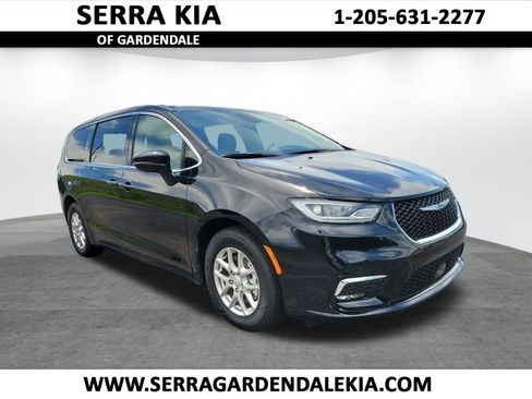 Used 2026 Chrysler Pacifica Select FWD image 1