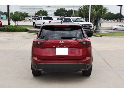 Used 2024 Nissan Rogue S image 5