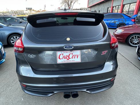 Used 2017 Ford Focus ST image 4