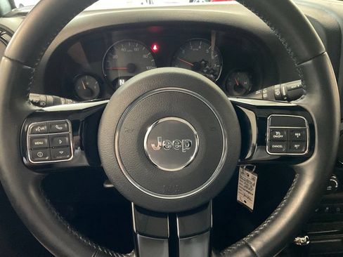 Used 2017 Jeep Wrangler Unlimited Sahara AWD/4WD image 11