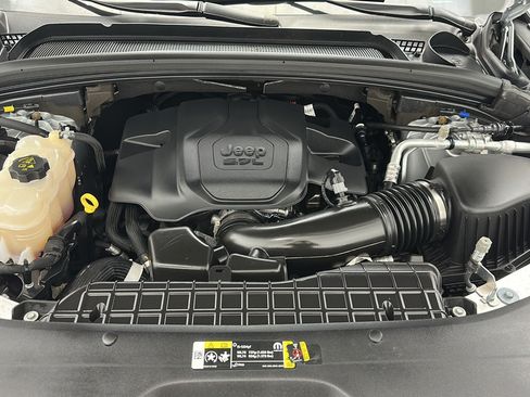 Used 2023 Jeep Grand Cherokee L Summit AWD/4WD image 33