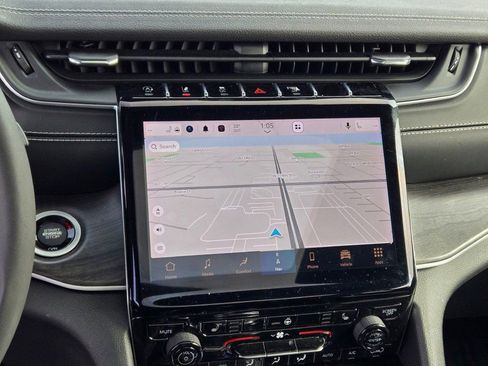 Used 2024 Jeep Grand Cherokee Limited w/ Black Appearance Package image 25