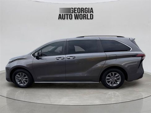 Used 2021 Toyota Sienna XLE FWD image 11
