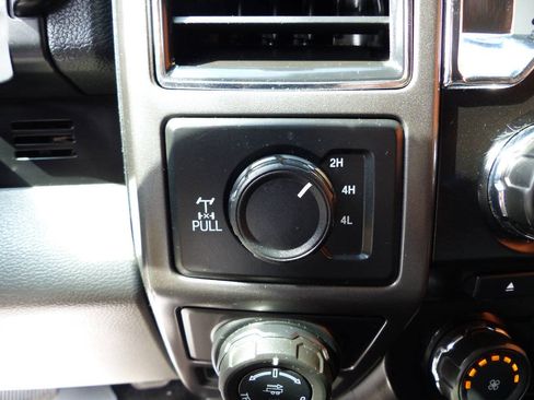 Used 2017 Ford F150 XLT w/ Equipment Group 302A Luxury AWD/4WD image 38