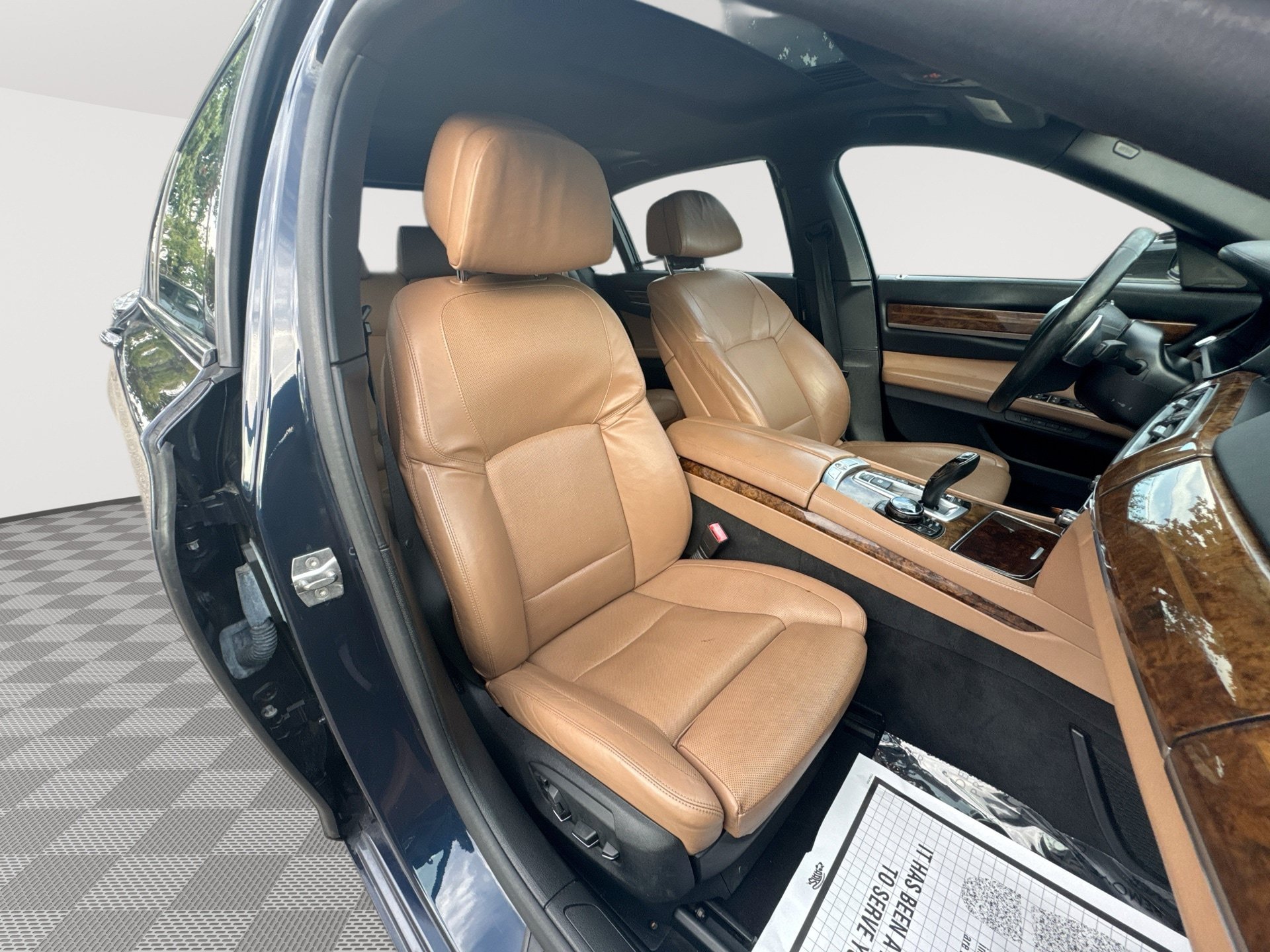 Used 2015 BMW 750Li xDrive AWD/4WD image 28