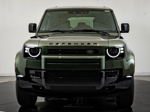 New 2026 Land Rover Defender 110 X-Dynamic SE image 2