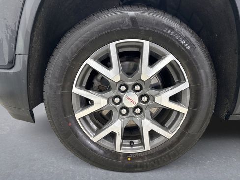 Used 2023 GMC Acadia SLE image 10