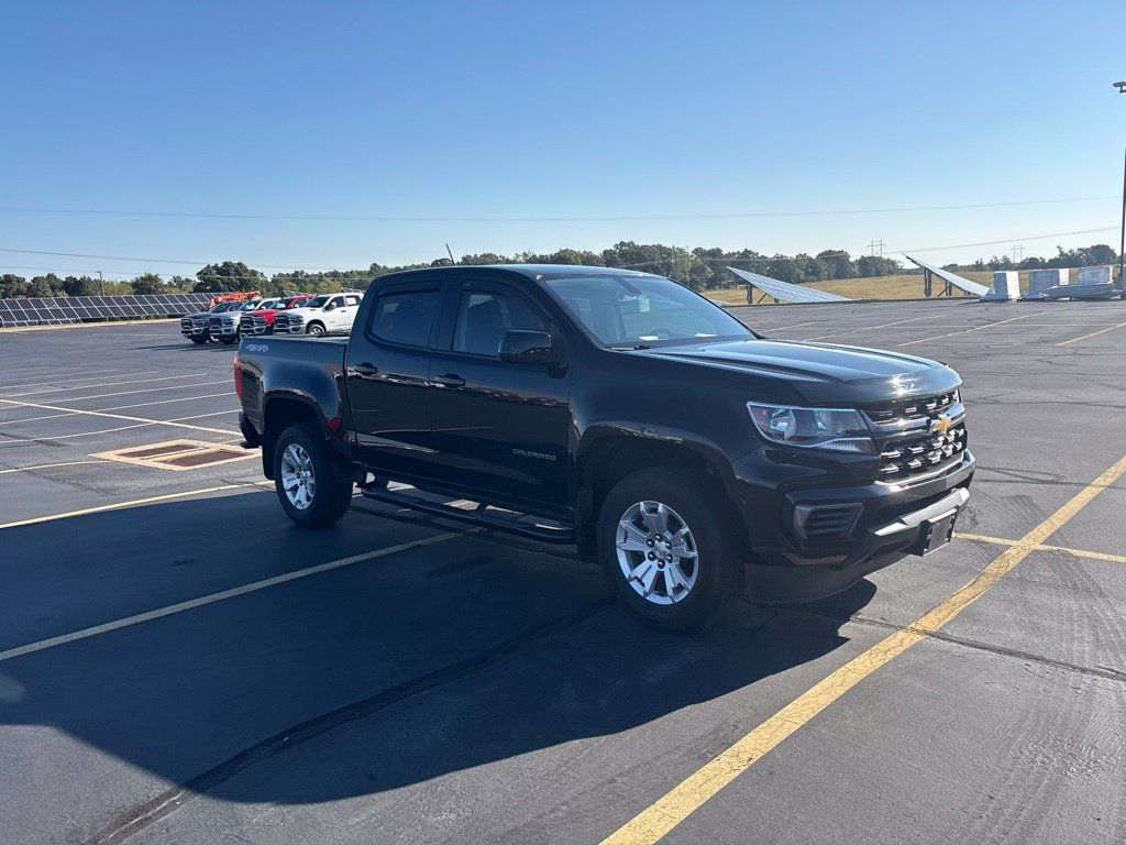 Used 2022 Chevrolet Colorado LT AWD/4WD image 9