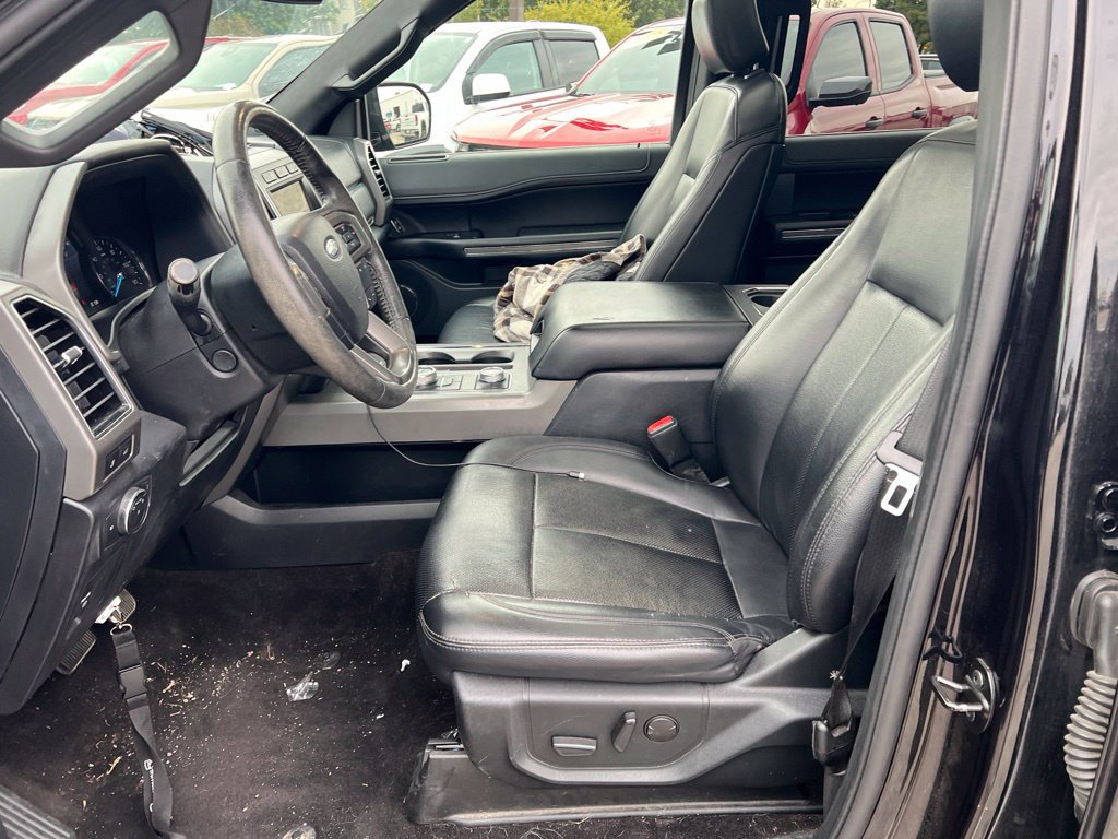 Used 2020 Ford Expedition XLT w/ Equipment Group 202A AWD/4WD image 4