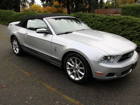 Used 2010 Ford Mustang Premium image 4